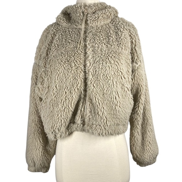 URBAN OUTFITTERS BDG Cropped Teddy Jacket - Picture 1 of 6